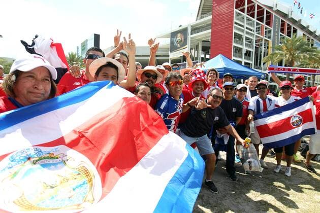 Supporters of Costa Rica national soccer team Nationalteam pose outside the Camping World stadium in Orlando, Florida, US, 04 June 2016, before the match against Paraguay for the Copa America. Costa Rica Vs. Paraguay !ACHTUNG: NUR REDAKTIONELLE NUTZUNG!  SAN01 20160604-636006748553381715