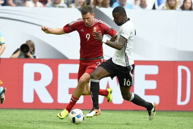 Fussball, Herren, Saison 2015 16, Länderspiel in Gelsenkirchen, Deutschland - Ungarn, Adam Szalai (Nr. , Ungarn), Antonio Rüdiger (Nr. 16), 04.06.2016,