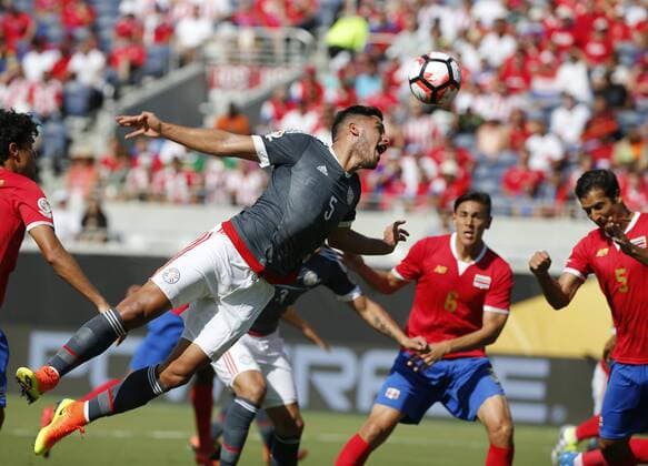 Paraguay Bruno Valdez (C) in action against Costa Rica during a Copa America match at Camping World stadium in Orlando, Florida, US, 04 June 2016. Costa Rica Vs. Paraguay !ACHTUNG: NUR REDAKTIONELLE NUTZUNG!  SAN01 20160604-636006799748264019