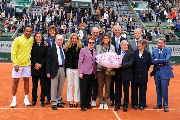 Tennis, Amelie Mauresmo wird in die Hall of Fame aufgenommen Amelie Mauresmo (FRA) Stan Smith (USA) Jean Gachassin (FRA) Yannick Noah (FRA) Guillermo Vilas (ARG) Gustavo Kuerten (BRA) Arantxa Sanchez Vicario (ESP) Billie Jean King (USA) Guy Forget (FRA) Todd Martin (USA) Francoise Dürr (FRA) TENNIS : Roland Garros 2016 - French Open - 04 06 2016 TennisMagazine 