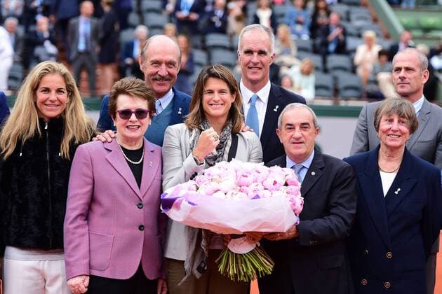 Tennis, Amelie Mauresmo wird in die Hall of Fame aufgenommen Amelie Mauresmo (FRA) Stan Smith (USA) Jean Gachassin (FRA) Yannick Noah (FRA) Guillermo Vilas (ARG) Arantxa Sanchez Vicario (ESP) Billie Jean King (USA) Guy Forget (FRA) Todd Martin (USA) Francoise Dürr (FRA) TENNIS : Roland Garros 2016 - French Open - 04 06 2016 TennisMagazine 