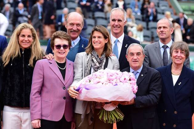 Tennis, Amelie Mauresmo wird in die Hall of Fame aufgenommen Amelie Mauresmo (FRA) Stan Smith (USA) Jean Gachassin (FRA) Yannick Noah (FRA) Guillermo Vilas (ARG) Arantxa Sanchez Vicario (ESP) Billie Jean King (USA) Guy Forget (FRA) Todd Martin (USA) Francoise Dürr (FRA) TENNIS : Roland Garros 2016 - French Open - 04 06 2016 TennisMagazine 