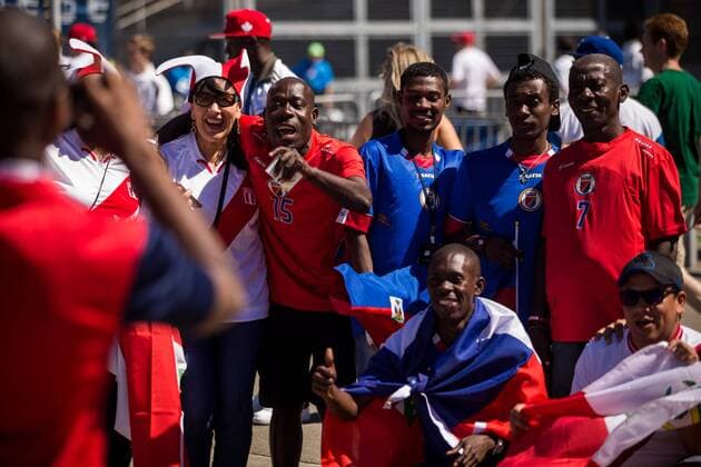 Haitian and Peruvians fans celebrate outside CenturyLink Field Stadium before a game between Haiti and Peru for the Copa America 2016, in Seattle, Washington, United States, 04 June 2016. EPA JORDAN STEAD Haiti Vs. Perú !ACHTUNG: NUR REDAKTIONELLE NUTZUNG!  SEA08 20160605-636006861857153092