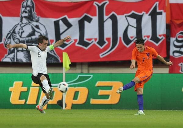 SOCCER - UEFA EURO EM Europameisterschaft Fussball 2016, preview VIENNA,AUSTRIA,04.JUN.16 - SOCCER - UEFA European Championship EM Europameisterschaft 2016 in France, preview, OEFB international match Länderspiel Austria vs Netherlands, friendly match. Image shows Christian Fuchs (AUT) and Steven Berghuis (NED). GEPAxpictures xChristianxOrt