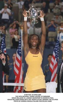 Tennis, US Open Damen Finale 2000, Venus Williams - Lindsay Davenport Jan. 1, 2011 - K19617AR: US OPEN 2000.THE USTA NATIONAL TENNIS CENTER, NY 09 09 2000.VENUS WILLIAMS VS. LINDSAY DAVENPORT IN WOMEN S FINAL.VENUS WILLIAMS POSES WITH THE TROPHY AFTER WINNING THE US OPEN. ANDREA RENAULT 2000 SENT - ZUMAg49_