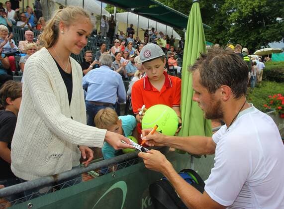 05.06.2016 - Tennis - ATP Tennis Herren Challenger Tour - Franken Challenge - Tournament Turnier - Männer Herren Finale - JüRa - Radu Albot (MDA) - gibt Autogramm Autogramme