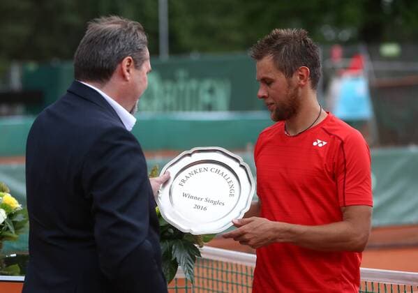 05.06.2016 - Tennis - ATP Tennis Herren Challenger Tour - Franken Challenge - Tournament Turnier - Männer Herren Finale - JüRa - Radu Albot (MDA) mit Stefan Konrad (1. Vorsitzender TV Fürth 1860 Tennis )