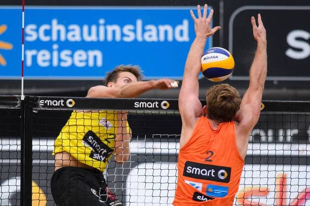 05.06.2016, Hamburg, Tennisstadion Rothenbaum smart beach tour, Supercup Hamburg, Finale Angriff David Poniewaz - Block Alexander Walkenhorst
