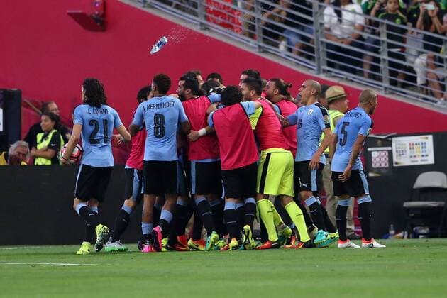 05 June 2016: Uruguay players celebrate a goal during the second half of the Copa America Centanario game against Mexico at University of Phoenix Stadium in Glendale, Az. Mexico won 3-1. (Photo by Chris Coduto Icon Sportswire) SOCCER: JUN 05 Copa America Centenario - Mexico v Uruguay Icon3171606051271 EDITORIAL USE ONLY