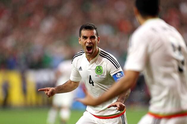 Bilder des Tages - SPORT Copa America, Mexiko - Uruguay 05 June 2016: Mexico defender Rafael M?rquez 4 (left) reacts after his goal during the second half of the Copa America Centanario game against Uruguay at University of Phoenix Stadium in Glendale, Az. Mexico won 3-1. (Photo by Chris Coduto Icon Sportswire) SOCCER: JUN 05 Copa America Centenario - Mexico v Uruguay Icon3171606051462 EDITORIAL USE ONLY