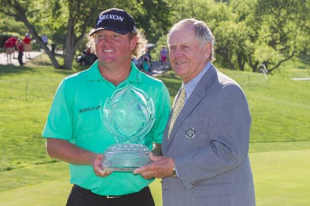 June 5, 2016: William McGirt and Jack Nicklaus pose for photographs with the Memorial Tournament trophy during the awards ceremony at the conclusion of the final round of the Memorial Tournament presented by Nationwide Insurance held at Muirfield Village Golf Club in Dublin, Ohio. (Photo by Scott W. Grau Icon Sportswire) GOLF: JUN 05 PGA Golf Herren - the Memorial Tournament presented by Nationwide - Final Round Icon1606051239 EDITORIAL USE ONLY