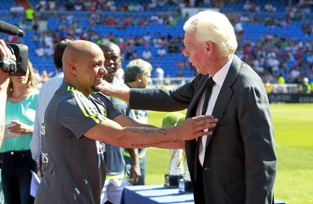 Roberto Carlos, Leo Beenhakker. Heart classic match between legends of Real Madrid and Ajax Amsterdam. In this picture, Roberto Carlos and Leo Beenhakker. xPABLOxMORENOx 