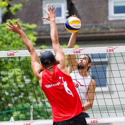 Angriff Eugen Bakumovski (L.E. Volleys Leipzig) - Block Mirko Schneider (TSV Georgii Allianz Stuttgart); LBS-Cup Beachvolleyball A-Top, Markplatz, Schopfheim Germany, 20160605; Schopfheim Copyright: Wuechnerx xEibner-Pressefoto EP_nwr