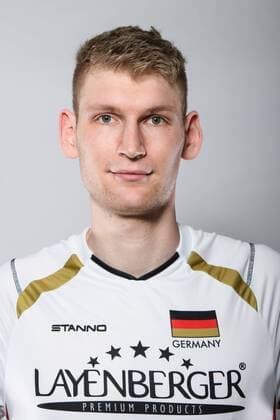 03.06.2015, Sportcentrum Papendal, Papendal Volleyball, Fotoshooting Nationalmannschaft Männer Maenner Simon Hirsch ( 13 GER)