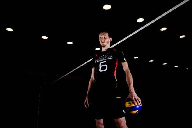 03.06.2015, Sportcentrum Papendal, Papendal Volleyball, Fotoshooting Nationalmannschaft Männer Maenner Out of the Box: Denys Kaliberda ( 6 GER)