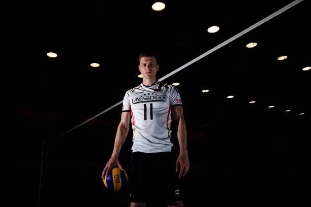 03.06.2015, Sportcentrum Papendal, Papendal Volleyball, Fotoshooting Nationalmannschaft Männer Maenner Out of the Box: Lukas Kampa ( 11 GER)