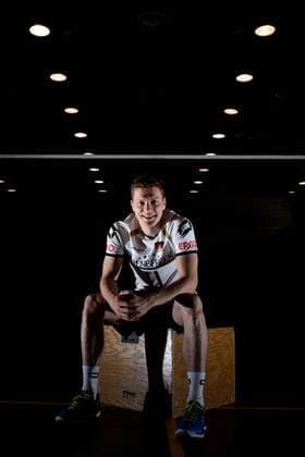 03.06.2015, Sportcentrum Papendal, Papendal Volleyball, Fotoshooting Nationalmannschaft Männer Maenner Out of the Box: Lukas Kampa ( 11 GER)