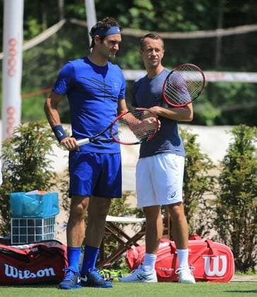 06.06.2016, Mercedes Cup Stuttgart, ATP Tennis Herren Tour, Tennis im Bild: Roger Federer (SUI) und Philipp Kohlschreiber (GER)