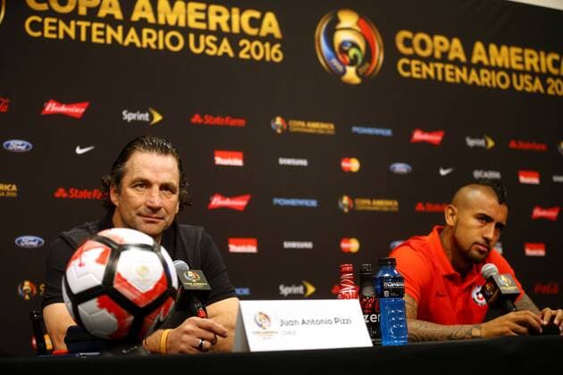 05 06 2016 Football, Juan Antonio Pizzi and Arturo Vidal press conference PK Pressekonferenz Chilean national team Nationalteam manager Juan Antonio Pizzi and player Arturo Vidal speak to the medias in a press conference the day before the Copa Centenario fottball match against Argentina at the Levi s stadium in Santa Clara, USA. 05 06 2016 