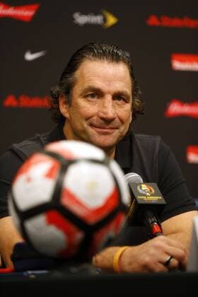 05 06 2016 Football, Juan Antonio Pizzi and Arturo Vidal press conference PK Pressekonferenz Chilean national team Nationalteam manager Juan Antonio Pizzi and player Arturo Vidal speak to the medias in a press conference the day before the Copa Centenario fottball match against Argentina at the Levi s stadium in Santa Clara, USA. 05 06 2016 