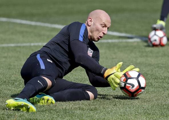 United States goalkeeper Brad Guzan (1) during training session one day before the Copa America Centenario Group A match against Costa Rica at the Soldier Field in Chicago, Illinois, USA, 6 June 2016. Copa America Centenario U.S. soccer team training session !ACHTUNG: NUR REDAKTIONELLE NUTZUNG!  CHI07 20160607-636008553397415450