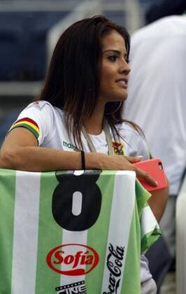 A supporter of Bolivia national team Nationalteam wait for the beggining of the game, before the Copa America Centenario 2016 match between the national teams of Bolivia and Panama at the Camping World stadium in Orlando, Florida, USA, 06 june, 2016. Authorities decided to keep up the match despite the threat posed by the passage of Tropical Storm Colin by the northern state of Florida. BOLIVIA VS. PANAMA !ACHTUNG: NUR REDAKTIONELLE NUTZUNG!  FLO21 20160607-636008578898225985