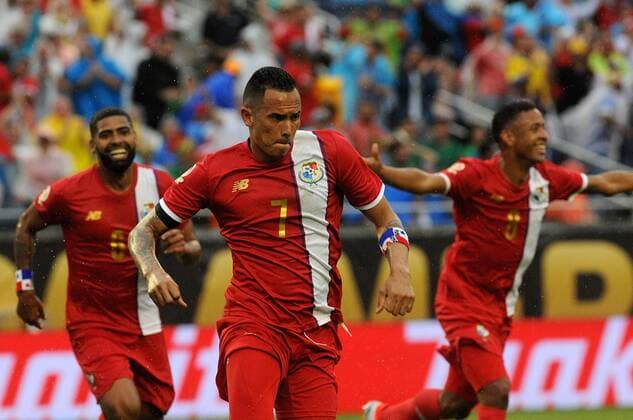 Panama s Blas Perez (C) celebrates after scoring against Bolivia, during their Copa America Centenario 2016 match at the Camping World stadium in Orlando, Florida, USA, 06 june, 2016. BOLIVIA VS. PANAMA !ACHTUNG: NUR REDAKTIONELLE NUTZUNG!  FLO42 20160607-636008638441170216