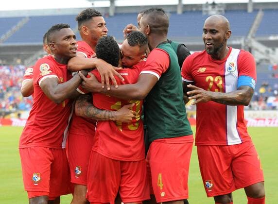 Panama s Blas Perez (C) celebrates after scoring against Bolivia, during their Copa America Centenario 2016 match at the Camping World stadium in Orlando, Florida, USA, 06 june, 2016. BOLIVIA VS. PANAMA !ACHTUNG: NUR REDAKTIONELLE NUTZUNG!  FLO41 20160607-636008639084826216