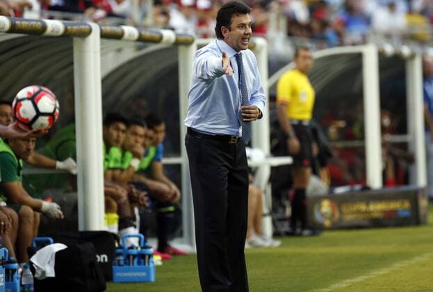 Bolivia s Coach, Julio Cesar Baldivieso, attends the game against Panama, during their Copa America Centenario 2016 match at the Camping World stadium in Orlando, Florida, USA, 06 june, 2016. BOLIVIA VS. PANAMA !ACHTUNG: NUR REDAKTIONELLE NUTZUNG!  FLO72 20160607-636008711613929751