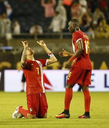 Panama s Blas Perez (L) celebrates after defeating Bolivia 2-1, during their Copa America Centenario 2016 match at the Camping World stadium in Orlando, Florida, USA, 06 june, 2016. BOLIVIA VS. PANAMA !ACHTUNG: NUR REDAKTIONELLE NUTZUNG!  FLO51 20160607-636008712250565751
