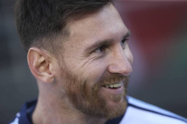 Argentina s Lionel Messi observes from the bench before the start of the match against Chile of Copa America Centenario between Argentina and Chile in Santa Clara, California, EEUU, 06 June 2016. Argentina vs Chile !ACHTUNG: NUR REDAKTIONELLE NUTZUNG!  MMD05 20160607-636008718090581751