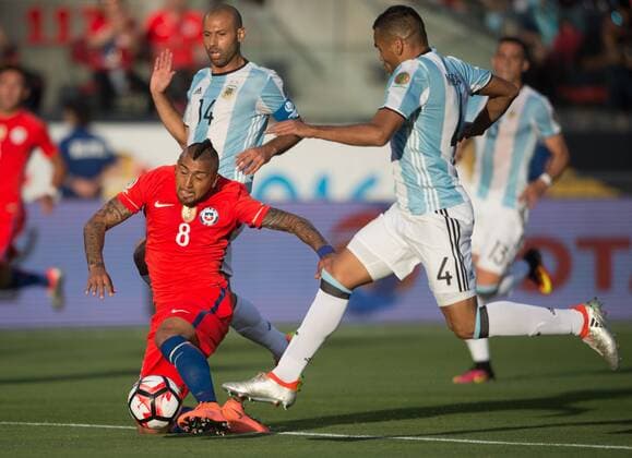 Chile s Arturo Vidal (down) vies for the ball during the Copa America Centenario Group D match between Argentina and Chile at the Levi s Stadium in Santa Clara, California, the United States, June 6, 2016. Argentina won by 2-1. Yang Lei) (SP)U.S.-SANTA CLARA-COPA AMERICA-GROUP D-ARG VS CHL YangxLeixfromxChongqing 