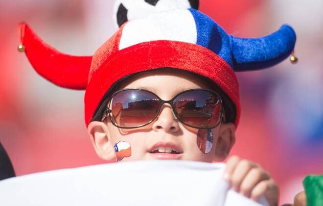 A boy waits for the start of the Copa America Centenario Group D match between Argentina and Chile at the Levi s Stadium in Santa Clara, California, the United States, June 6, 2016. Yang Lei) (SP)U.S.-SANTA CLARA-COPA AMERICA-GROUP D-ARG VS CHL YangxLeixfromxChongqing 