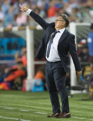 Argentina s coach Gerardo Martino reacts during the Copa America Centenario Group D match between Argentina and Chile at the Levi s Stadium in Santa Clara, California, the United States, June 6, 2016. Argentina won by 2-1. Yang Lei) (SP)U.S.-SANTA CLARA-COPA AMERICA-GROUP D-ARG VS CHL YangxLeixfromxChongqing 