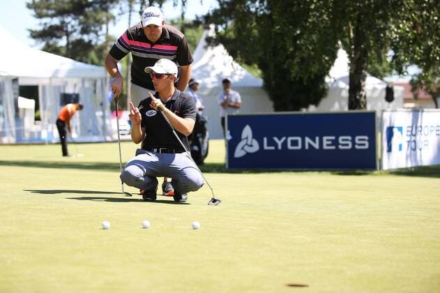 GOLF - PGA Golf Herren Lyoness Open, preview ATZENBRUGG,AUSTRIA,07.JUN.16 - GOLF - PGA European Tour, Lyoness Open, Diamond Country Club, preview, training. Image shows Lukas Nemecz (AUT) and his coach. GEPAxpictures xDanielxGoetzhaber