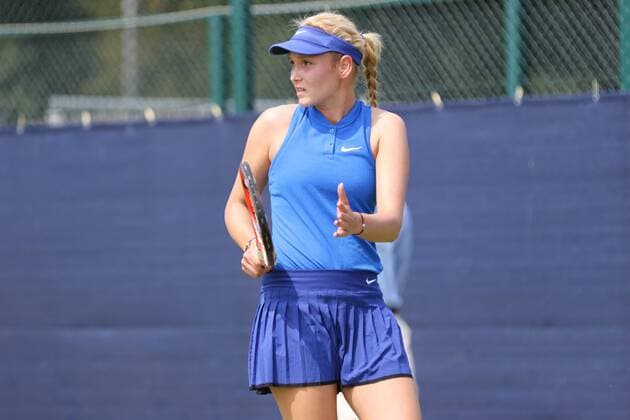07.06.2016. Nottingham Tennis Centre, Nottingham, England. Aegon WTA Tennis Damen Nottingham Open Day 4. Donna Vekic of Croatia questions a line call in her match against Tara Moore of Great Britain xDavidxKissmanx  ActionPlus11746191