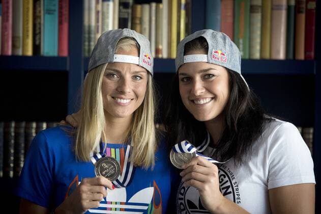 Czech beachvolleyball players Marketa Slukova (left) and Barbora Hermannova speak with journalist in Prague, Czech Republic, June 7, 2016. They present their silver medals from CEV Beach volleyball Beachvolleyball European Championship EM Europameisterschaft Final. (CTKxPhoto KaterinaxSulova) CTKPhotoP201606070407301  suk3