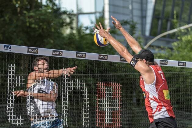 1 Armin Dollinger 2 Yannick Harms (GER) - 1 Kotsilianos Georgios 2 Zoupani Nikos (GRE) FiVB Worldtour Major Hamburg
