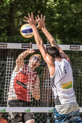 1 Armin Dollinger 2 Yannick Harms (GER) - 1 Kotsilianos Georgios 2 Zoupani Nikos (GRE) FiVB Worldtour Major Hamburg