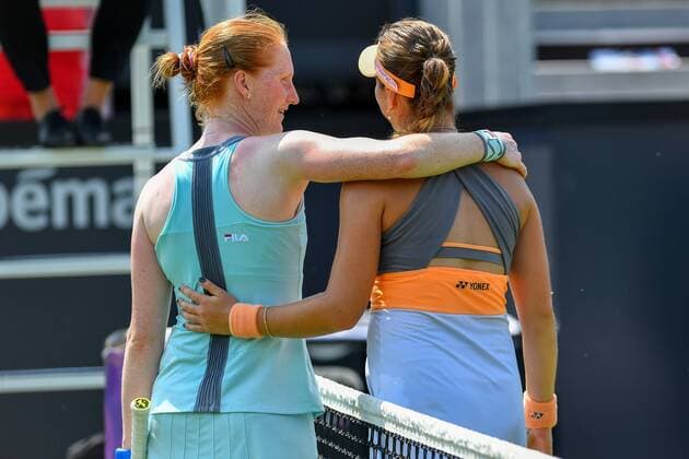 Belgian Alison Van Uytvanck and Swiss Belinda Bencic pictured after a tennis game between Belgian Alison Van Uytvanck WTA Tennis Damen 132) and Swiss Belinda Bencic (WTA 8) in the first round of the women s singles at the Ricoh Open WTA tennis tournament in Rosmalen, the Netherlands, Tuesday 07 June 2016. LUCxCLAESSEN  x04866913x
