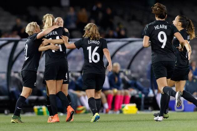 Fußball, Damen, Testspiel, Australien - Neuseeland June 7, 2016: KATIE BOWEN (14) of New Zealand celebrates her goal during an International Friendly Länderspiel match between the Australian Matildas and the New Zealand Football Ferns as part of the teams preparation for the Rio Olympic Games Olympische Spiele Olympia OS at Etihad Stadium, Melbourne. Soccer 2016: Womens Soccer Australia v New Zealand - ZUMAc04_
