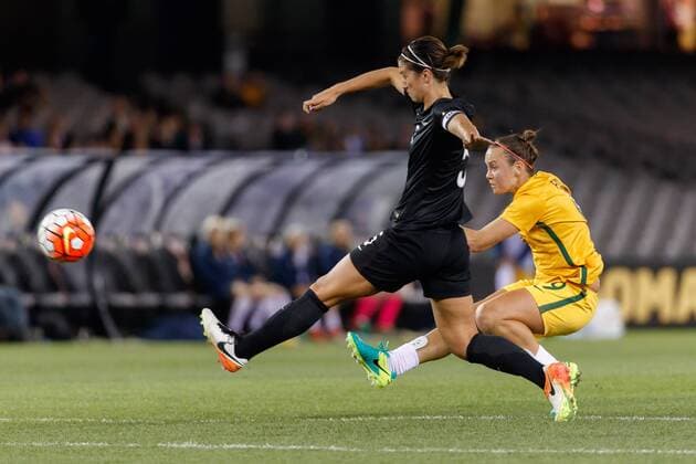 Fußball, Damen, Testspiel, Australien - Neuseeland June 7, 2016: CAITLIN FOORD (9) of Australia shoots for goal during an International Friendly Länderspiel match between the Australian Matildas and the New Zealand Football Ferns as part of the teams preparation for the Rio Olympic Games Olympische Spiele Olympia OS at Etihad Stadium, Melbourne. Soccer 2016: Womens Soccer Australia v New Zealand - ZUMAc04_