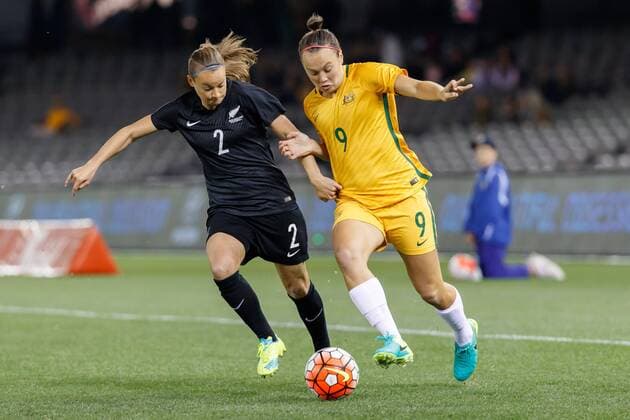 Fußball, Damen, Testspiel, Australien - Neuseeland June 7, 2016: RIA PERCIVAL (2) of New Zealand and CAITLIN FOORD (9) of Australia compete for the ball during an International Friendly Länderspiel match between the Australian Matildas and the New Zealand Football Ferns as part of the teams preparation for the Rio Olympic Games Olympische Spiele Olympia OS at Etihad Stadium, Melbourne. Soccer 2016: Womens Soccer Australia v New Zealand - ZUMAc04_