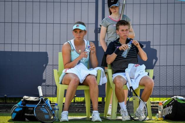 Dutch Demi Schuurs and Belgian Elise Mertens pictured during a tennis game between Belgian Elise Mertens and Dutch Demi Schuurs versus Russian Alexandra Panova and Swiss Amra Sadikovic in the first round of the women s doubles at the Ricoh Open WTA Tennis Damen tennis tournament in Rosmalen, the Netherlands, Tuesday 07 June 2016. LUCxCLAESSEN  x04867026x