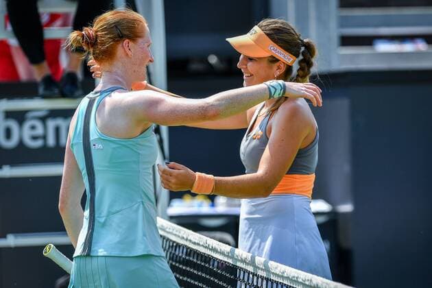 Belgian Alison Van Uytvanck and Swiss Belinda Bencic pictured after a tennis game between Belgian Alison Van Uytvanck WTA Tennis Damen 132) and Swiss Belinda Bencic (WTA 8) in the first round of the women s singles at the Ricoh Open WTA tennis tournament in Rosmalen, the Netherlands, Tuesday 07 June 2016. LUCxCLAESSEN  x04867095x