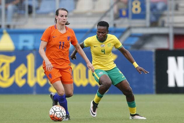 Fußball, Damen, Testspiel, Niederlande - Südafrika (L-R), Renate Jansen of Holland, Noko Matlou of South Africa Holland v South-Africa Friendly 2015 2016 xVIxJeroenxPutmansxIVx 5619507