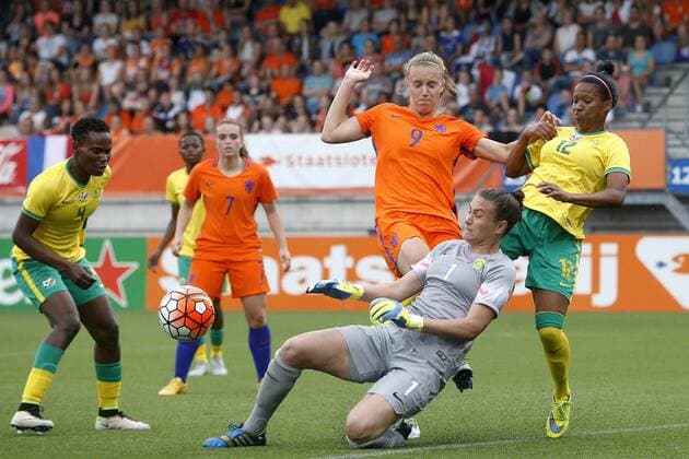 Fußball, Damen, Testspiel, Niederlande - Südafrika (L-R), Noko Matlu of South Africa, Jeslynn Kuijpers of Holland, Vivianne Miedema of Holland, Jermaine Seoposenwe of South Africa, Roxanne Barker of South Africa Holland v South-Africa Friendly 2015 2016 xVIxJeroenxPutmansxIVx 5619512