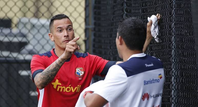 Copa America, Training Nationalteam Panama Panama national soccer team player Blas Perez (L) during a training session at the University of Central Florida in Orlando, Florida, US, 07 June 2016, as preparation for its next match of the Copa America 2016. Traning session of Panama !ACHTUNG: NUR REDAKTIONELLE NUTZUNG!  FLO01 20160607-636009273108028285