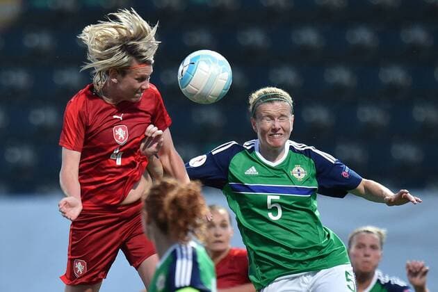 Fußball, Damen, EM Quali, Tschechien - Nordirland Julie Nelson (NIR), right, and Petra Bertholdova (CZE) in action during the women s football European Cup 2017 qualifier match Czech Republic vs Northern Ireland, in Jablonec nad Nisou, Czech Republic, on Tuesday, June 7, 2016. (CTKxPhoto RadekxPetrasek) CTKPhotoP201606071025701  PER 10K