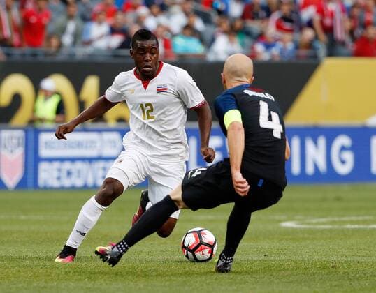 Copa America, USA - Costa Rica Costa Rica forward Joel Campbell (12) makes a move on United States midfielder Michael Bradley (4) during the fist half of the Copa America Centenario Group A match at the Soldier Field in Chicago, Illinois, United States, 7 June 2016. UNITED STATES VS COSTA RICA !ACHTUNG: NUR REDAKTIONELLE NUTZUNG!  CHI016 20160608-636009541859373546